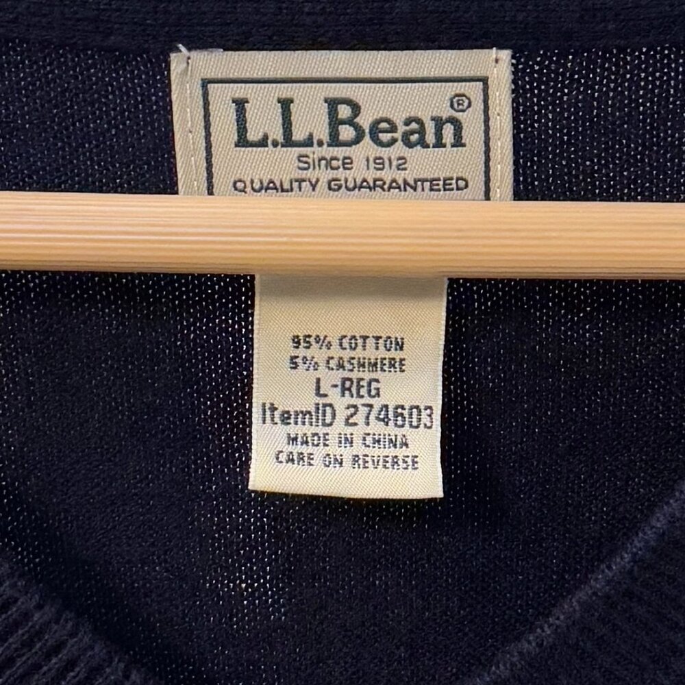 L.L. Bean Dark Navy Cotton Cashmere Blend V-Neck Sweater Size Large Reg - Picture 3 of 6